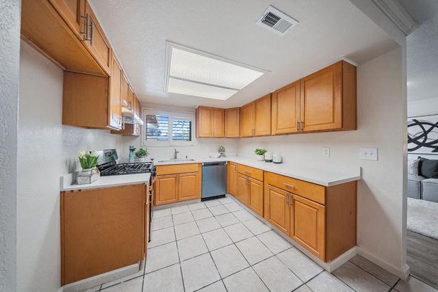 8614 Tam O Shanter Dr, Stockton, CA 95210