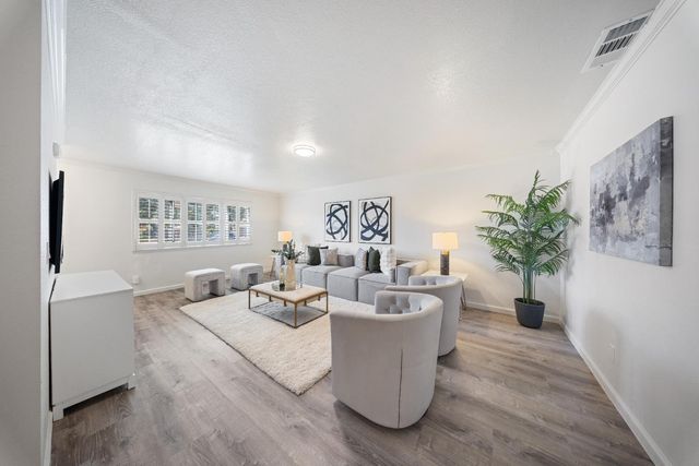 8614 Tam O Shanter Dr, Stockton, CA 95210