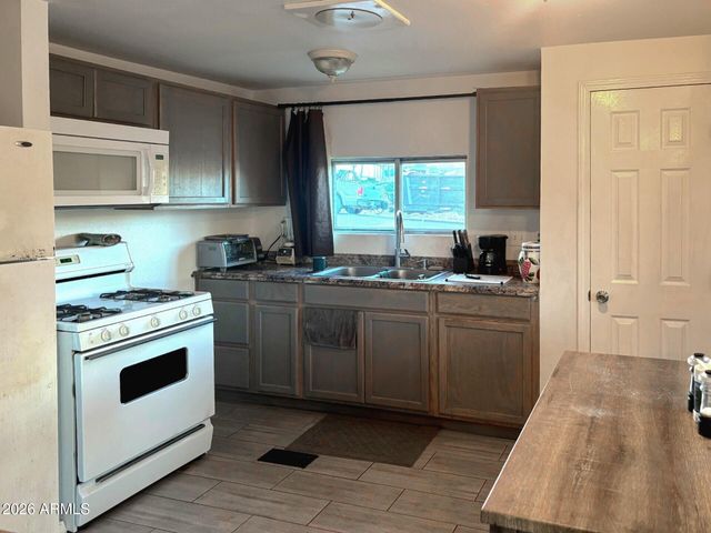 20877 E DEER VALLEY Lane, Mayer, AZ 86333