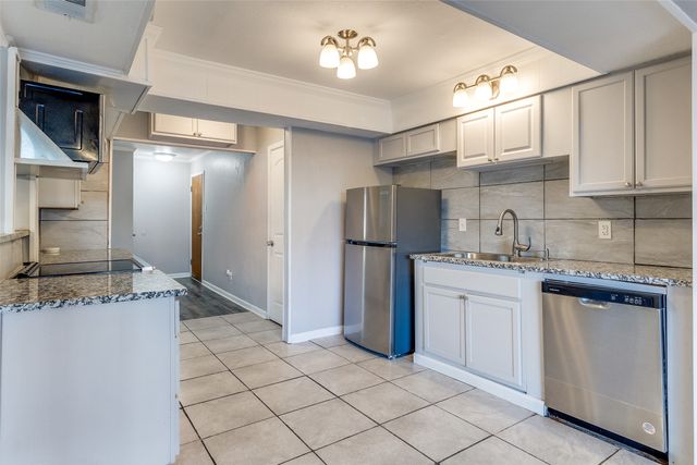 10244 Regal Oaks Drive B, Dallas, TX 75230