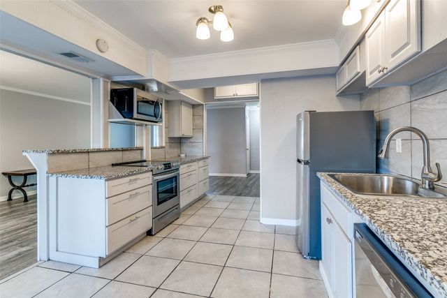 10244 Regal Oaks Drive B, Dallas, TX 75230