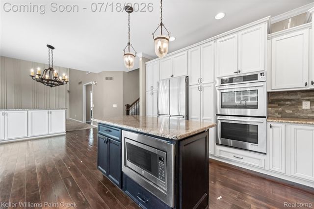 4230 Holly Lane, Oakland Charter Township, MI 48306