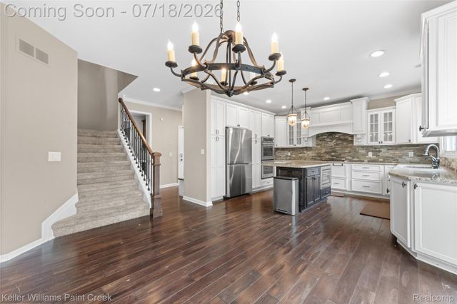 4230 Holly Lane, Oakland Charter Township, MI 48306