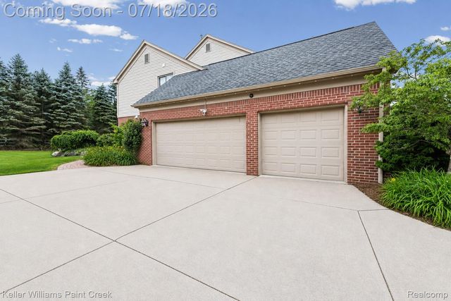 4230 Holly Lane, Oakland Charter Township, MI 48306