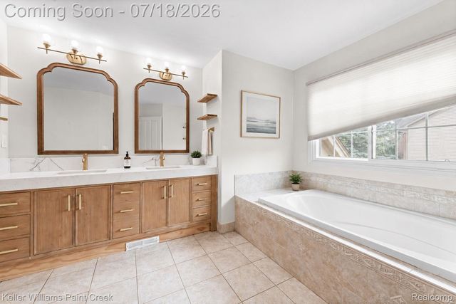 4230 Holly Lane, Oakland Charter Township, MI 48306