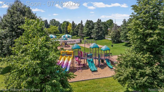 4230 Holly Lane, Oakland Charter Township, MI 48306