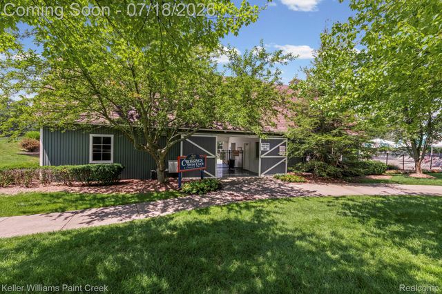 4230 Holly Lane, Oakland Charter Township, MI 48306