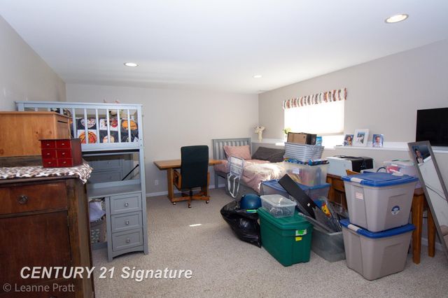 241 Aberdeen Court, Flushing, MI 48433