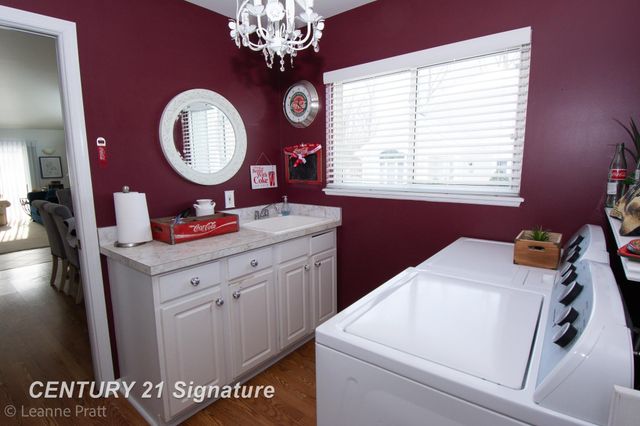 241 Aberdeen Court, Flushing, MI 48433