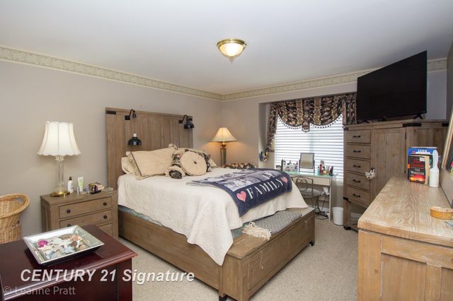 241 Aberdeen Court, Flushing, MI 48433