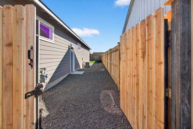 4960 SW Yew Place Lot 30, Redmond, OR 97756