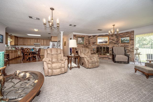 10001 Echo Glen Drive, Moss Point, MS 39562