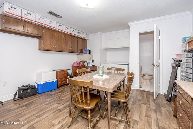 10001 Echo Glen Drive, Moss Point, MS 39562