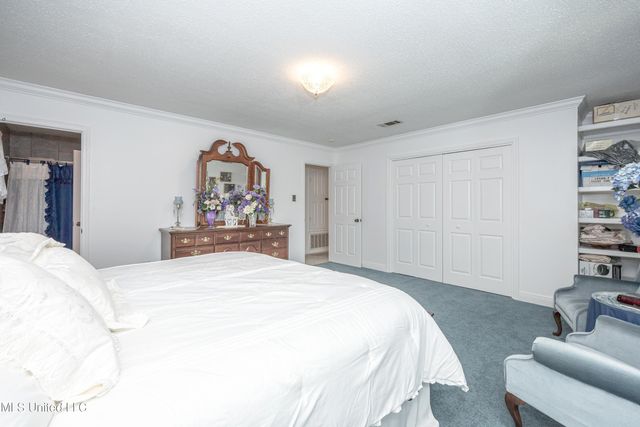 10001 Echo Glen Drive, Moss Point, MS 39562