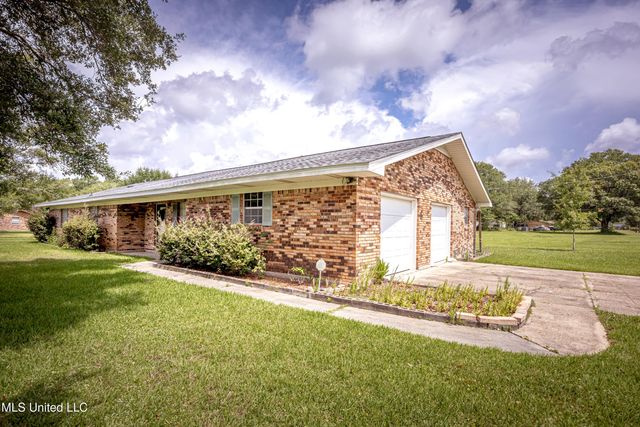 10001 Echo Glen Drive, Moss Point, MS 39562