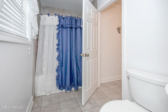 10001 Echo Glen Drive, Moss Point, MS 39562