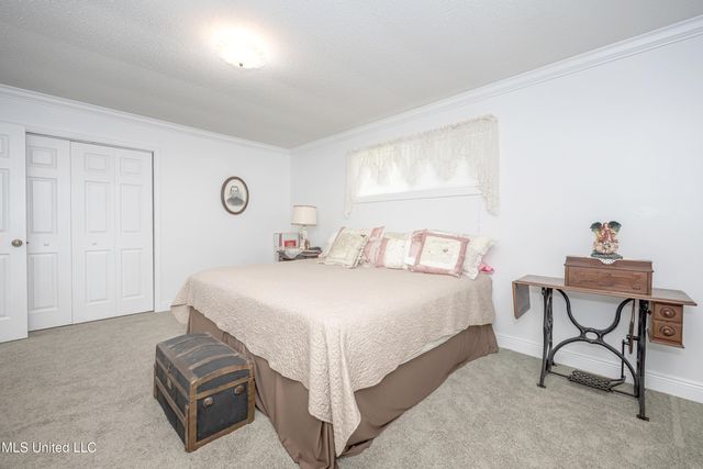 10001 Echo Glen Drive, Moss Point, MS 39562