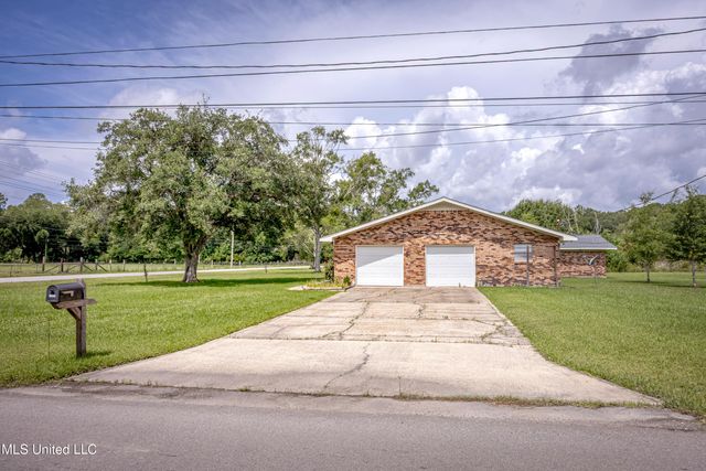10001 Echo Glen Drive, Moss Point, MS 39562