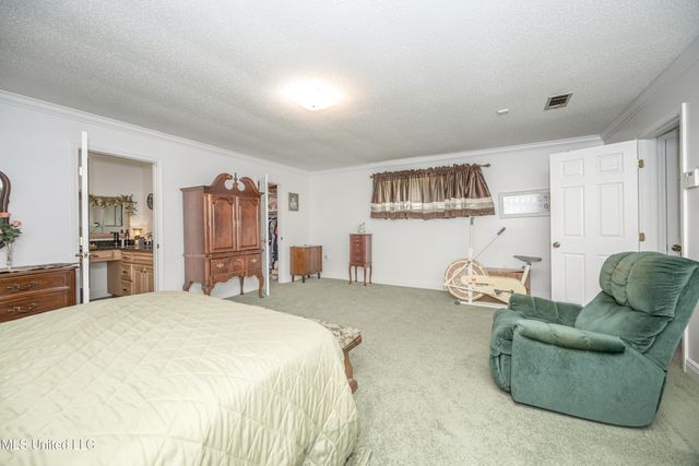 10001 Echo Glen Drive, Moss Point, MS 39562