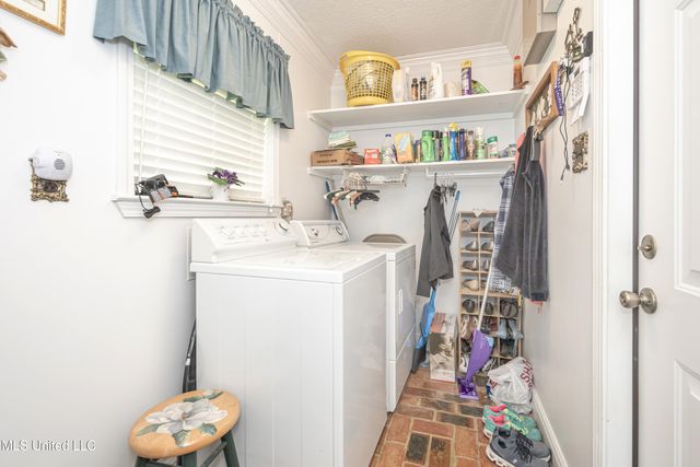10001 Echo Glen Drive, Moss Point, MS 39562