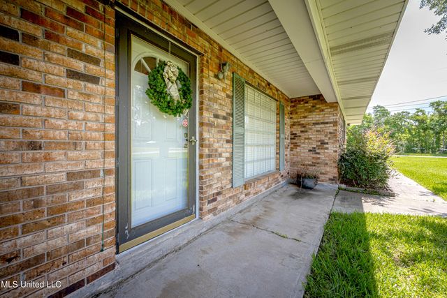10001 Echo Glen Drive, Moss Point, MS 39562