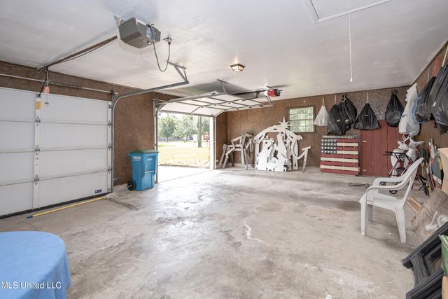 10001 Echo Glen Drive, Moss Point, MS 39562