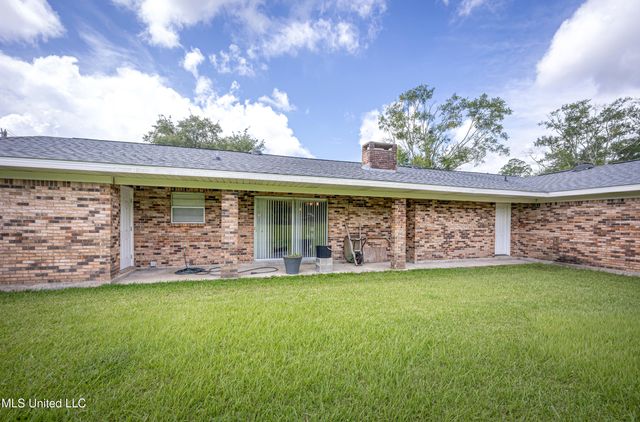 10001 Echo Glen Drive, Moss Point, MS 39562