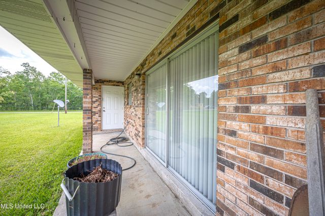 10001 Echo Glen Drive, Moss Point, MS 39562