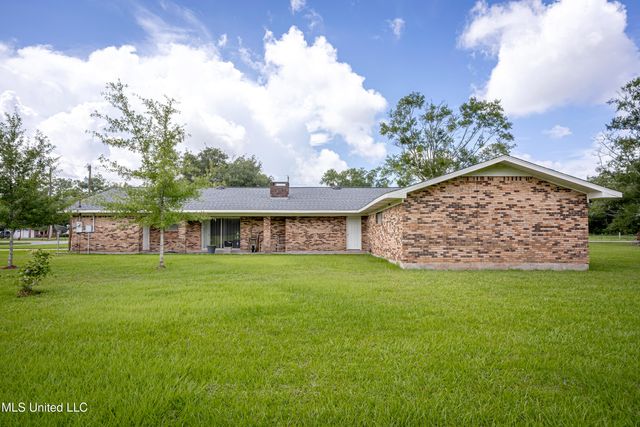 10001 Echo Glen Drive, Moss Point, MS 39562