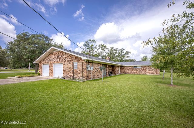 10001 Echo Glen Drive, Moss Point, MS 39562