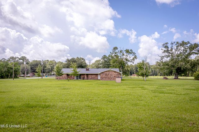 10001 Echo Glen Drive, Moss Point, MS 39562
