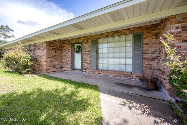 10001 Echo Glen Drive, Moss Point, MS 39562