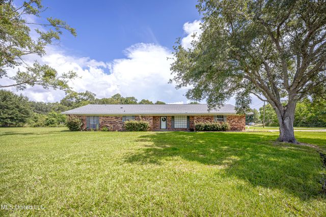 10001 Echo Glen Drive, Moss Point, MS 39562