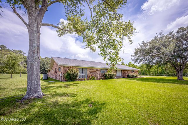 10001 Echo Glen Drive, Moss Point, MS 39562