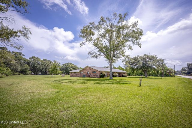 10001 Echo Glen Drive, Moss Point, MS 39562