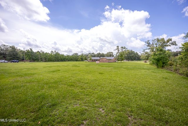 10001 Echo Glen Drive, Moss Point, MS 39562