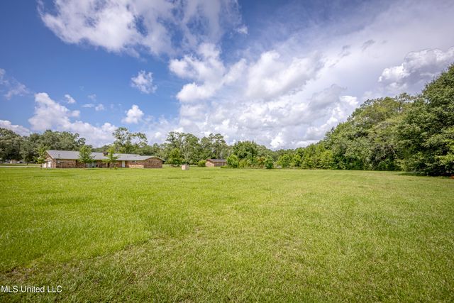 10001 Echo Glen Drive, Moss Point, MS 39562