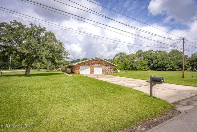 10001 Echo Glen Drive, Moss Point, MS 39562