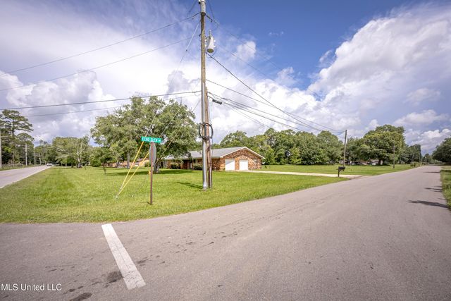 10001 Echo Glen Drive, Moss Point, MS 39562