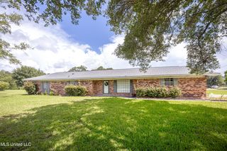 10001 Echo Glen Drive, Moss Point, MS 39562