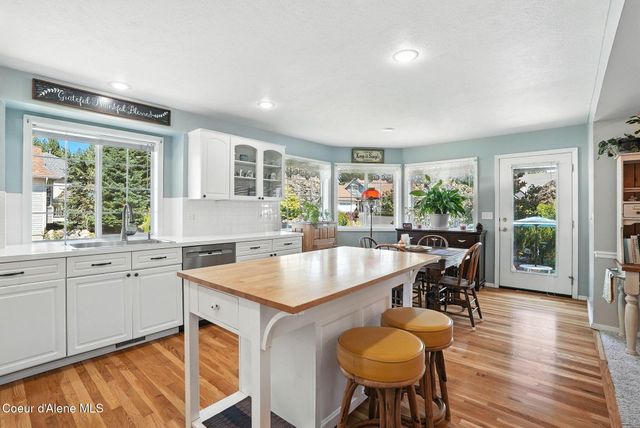 6908 N East Bluff Ct, Spokane, WA 99208