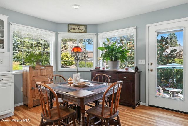 6908 N East Bluff Ct, Spokane, WA 99208