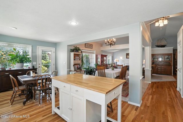 6908 N East Bluff Ct, Spokane, WA 99208