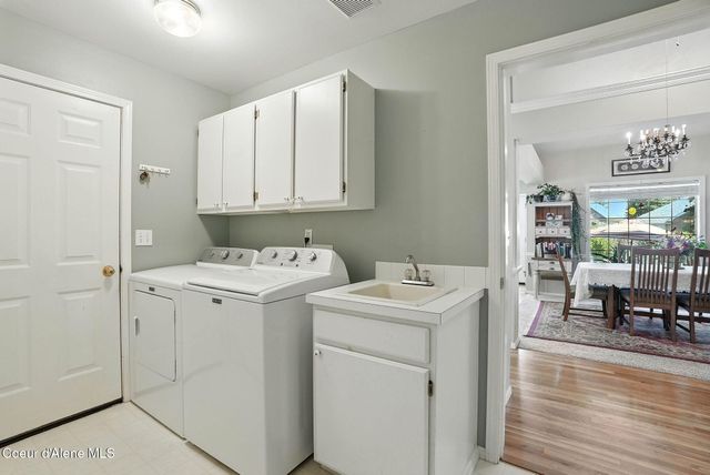 6908 N East Bluff Ct, Spokane, WA 99208