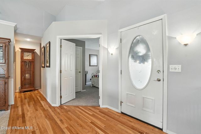 6908 N East Bluff Ct, Spokane, WA 99208