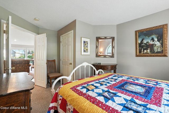 6908 N East Bluff Ct, Spokane, WA 99208