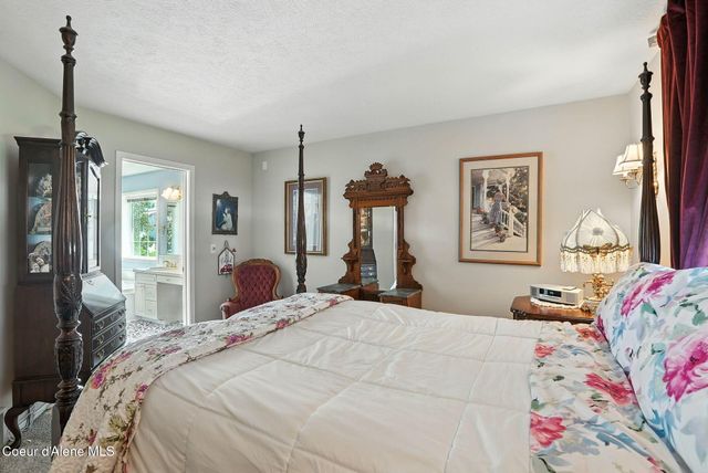 6908 N East Bluff Ct, Spokane, WA 99208