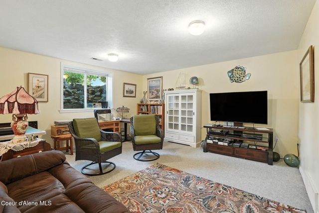 6908 N East Bluff Ct, Spokane, WA 99208