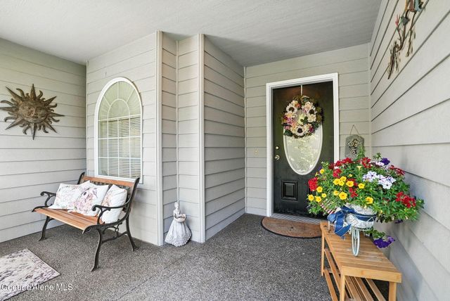 6908 N East Bluff Ct, Spokane, WA 99208