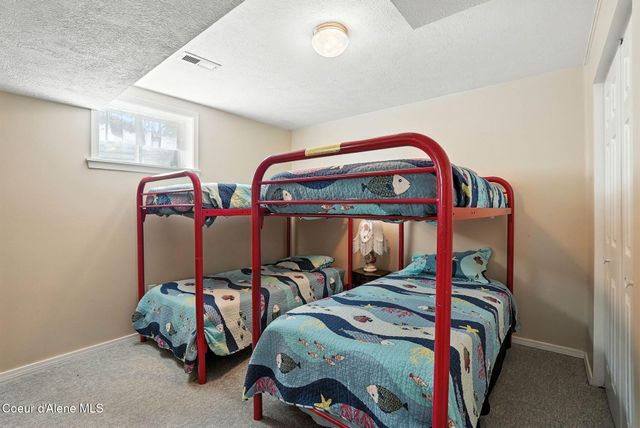 6908 N East Bluff Ct, Spokane, WA 99208